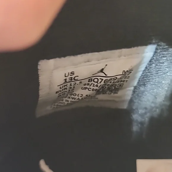 NIKE Air Jordan 4 Retro Thunder Black Yellow Sneakers Boys Size 13C NEW - Picture 6 of 9